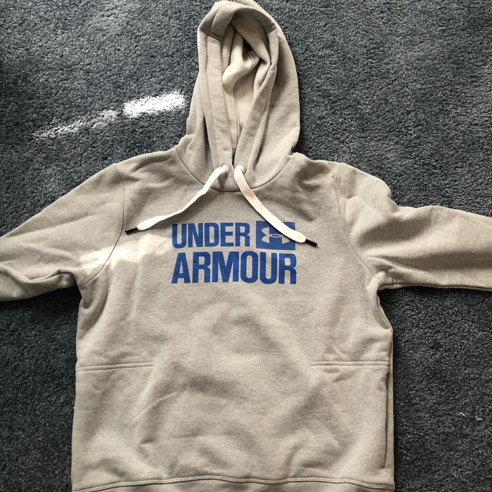 Women’s Medium Under Armour Sweatshirt